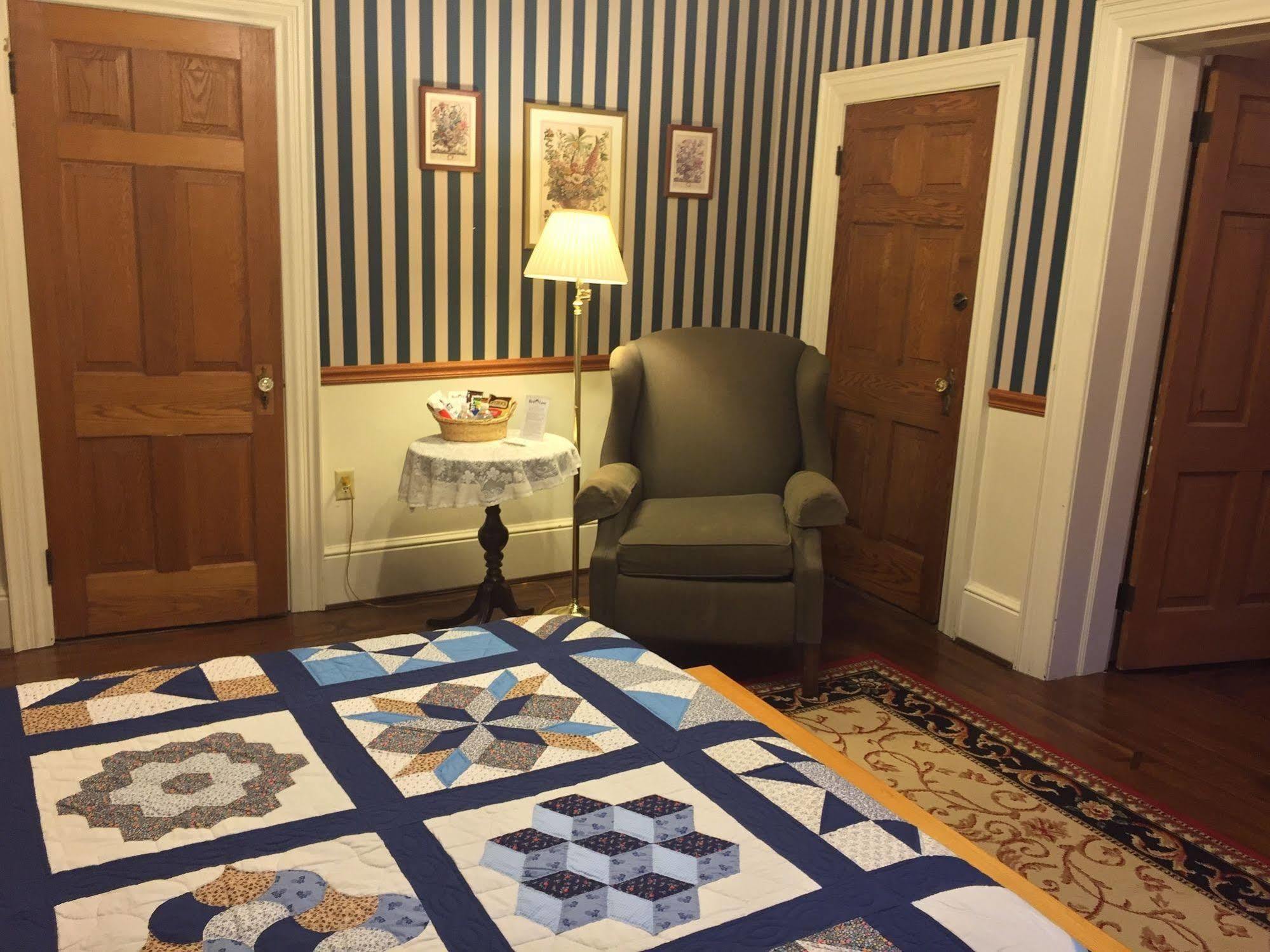 Red Lion Bed & Breakfast Bagian luar foto