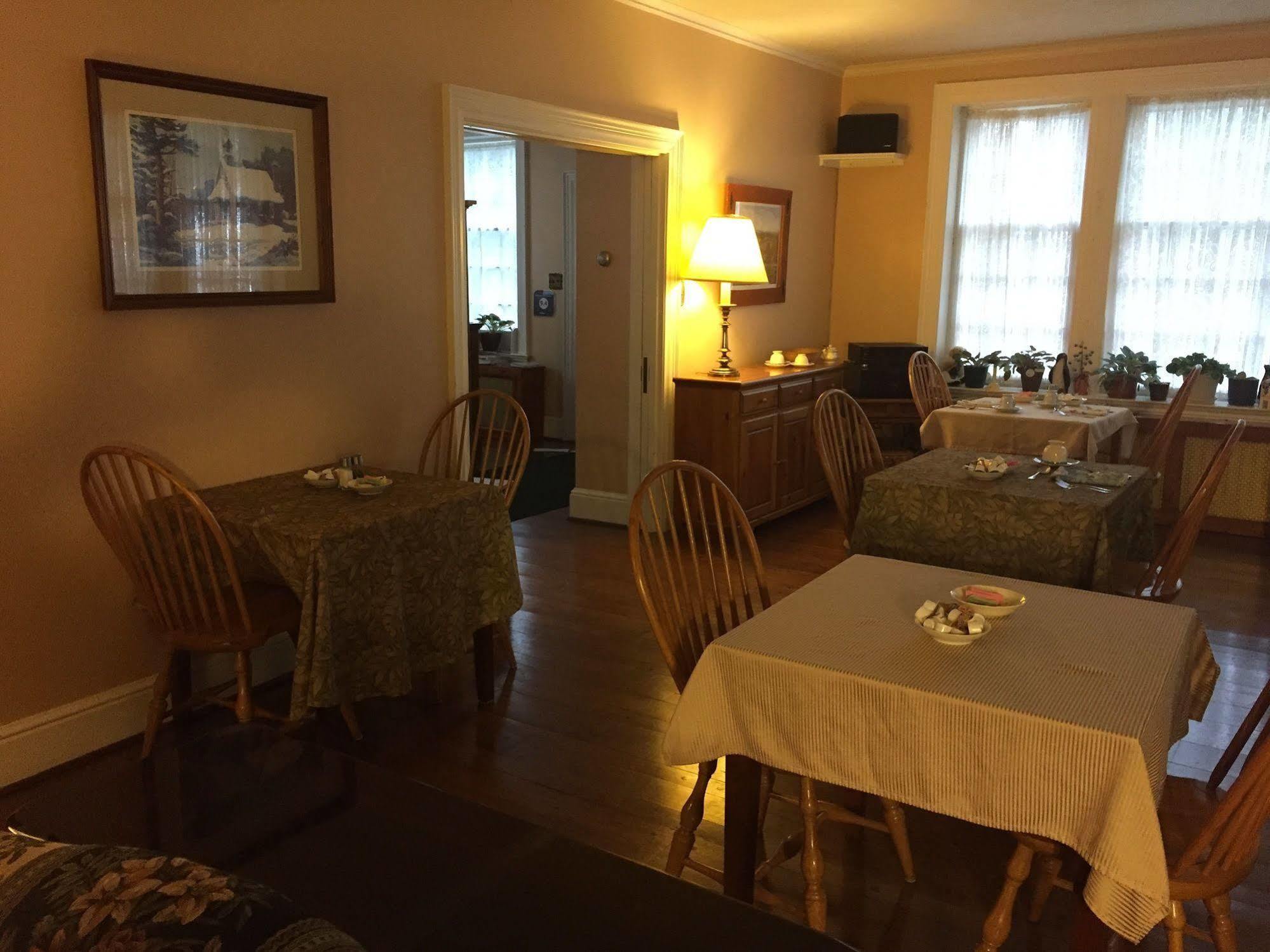 Red Lion Bed & Breakfast Bagian luar foto